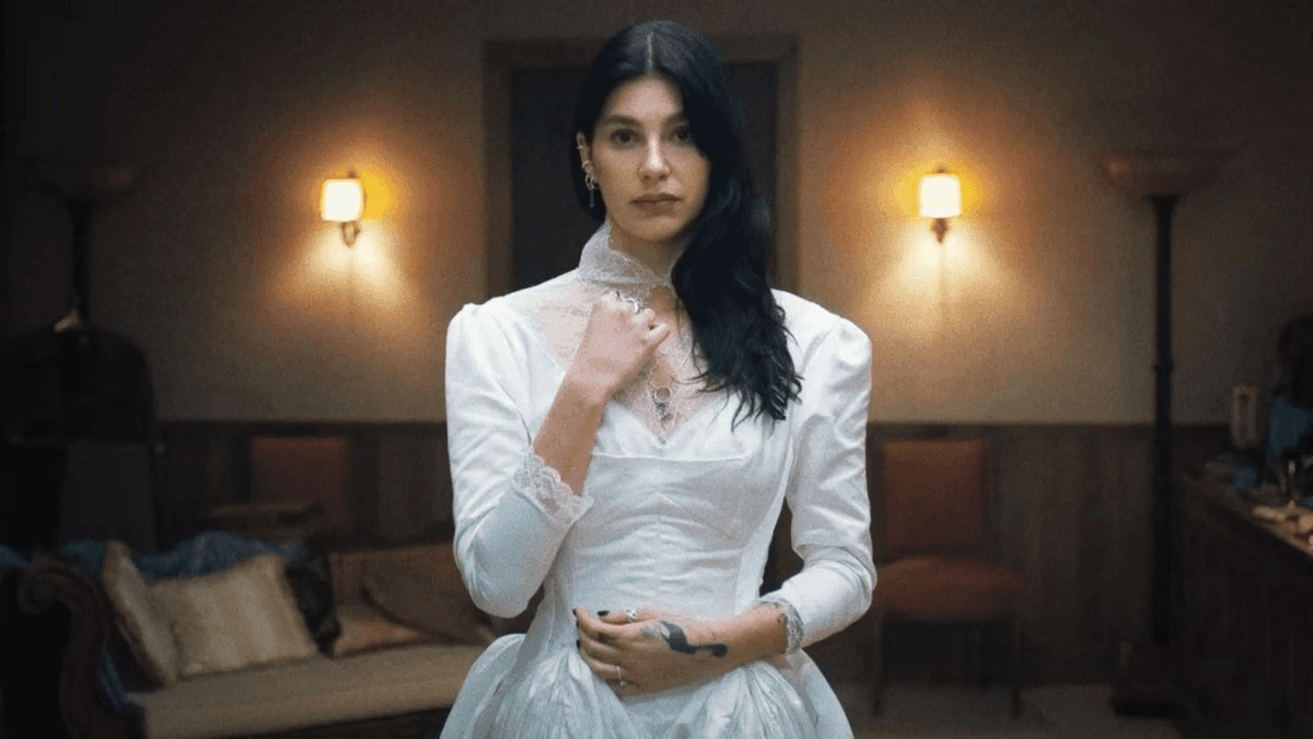 Algo Horrível Vai Acontecer (1)