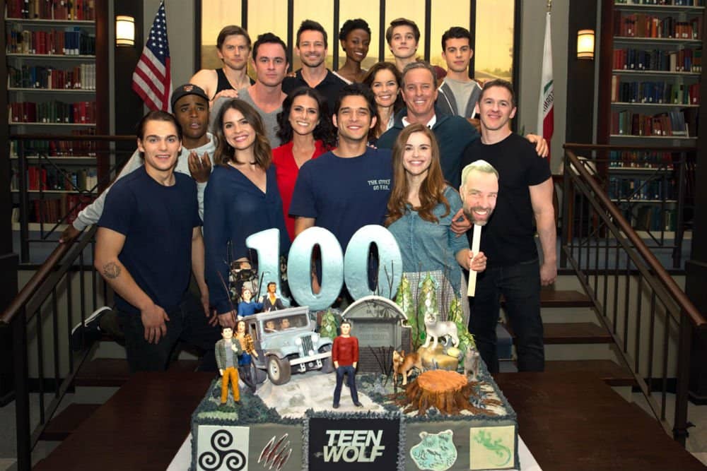 Teen Wolf chega ao seu 100º episódio com direito a comemoração. Confira