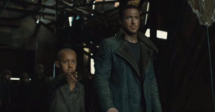 A Warner Bros. Pictures liberou um novo trailer de Blade Runner 2049 recheado com cenas inéditas. No vídeo podemos ver um pouco mais sobre a trama. Confira!