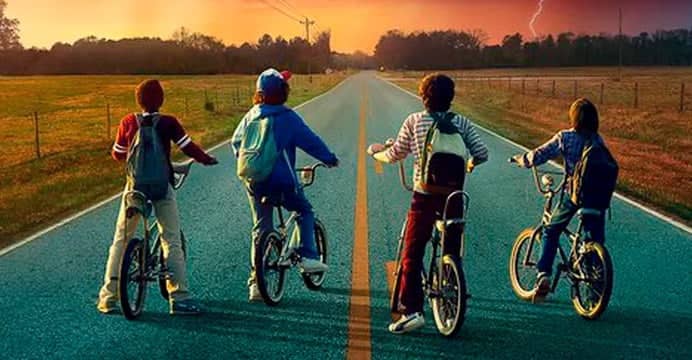 A Netflix divulgou um novo poster promocional para Stranger Things 2 juntamente com a data oficial de estreia. Veja agora mesmo!