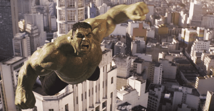 Hulk aparece imponente em São Paulo em novo comercial da Renault