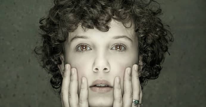 A revista Entertainment Weekly revelou novas imagens da nova temporada de Stranger Things. Dentre elas aparece a personagem Onze com um novo visual.