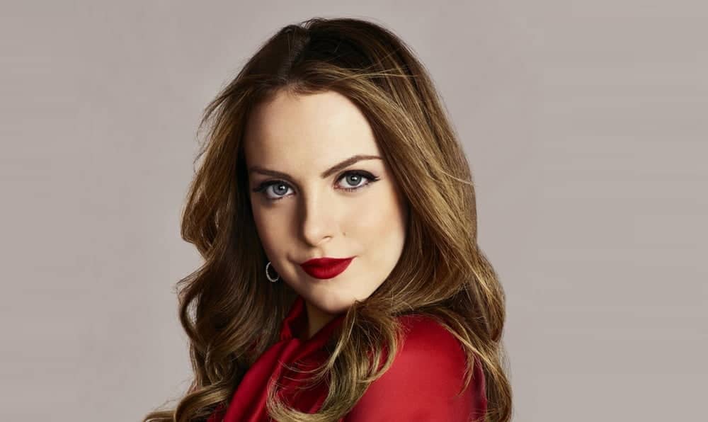 Conheça Elizabeth Gillies, a mimada Fallon Carrington de Dinastia
