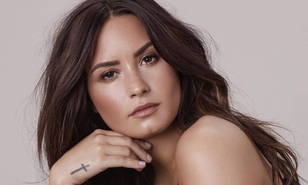 Cantora e atriz Demi Lovato é internada com suspeita de overdose