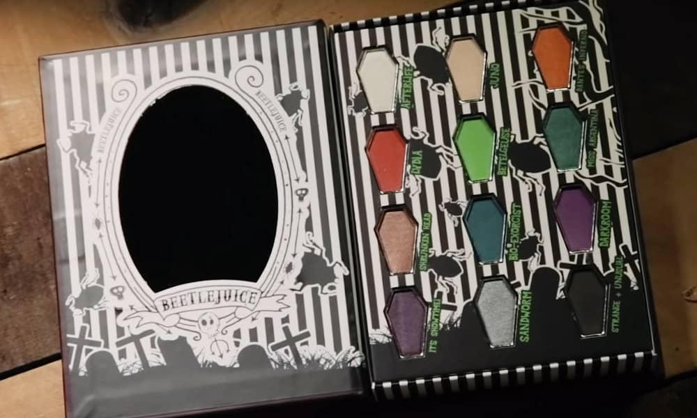 Halloween | Hot Topic lança maquiagem especial do Beetlejuice