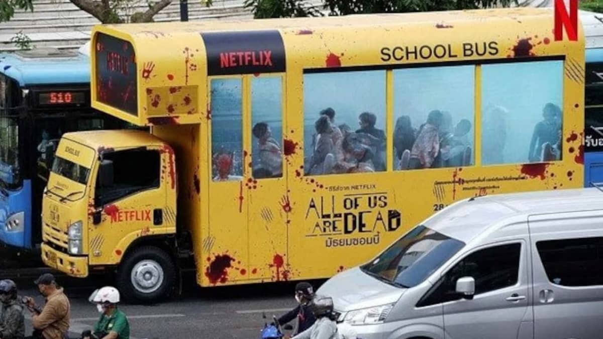 Genial! Netflix faz circular ônibus ASSUSTADOR para promover All Of Us Are Dead
