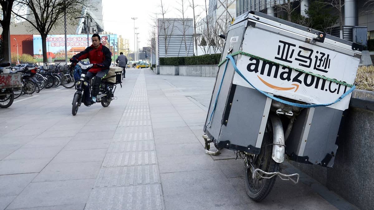 Fornecedores chineses da Amazon são acusados de praticar trabalho forçado