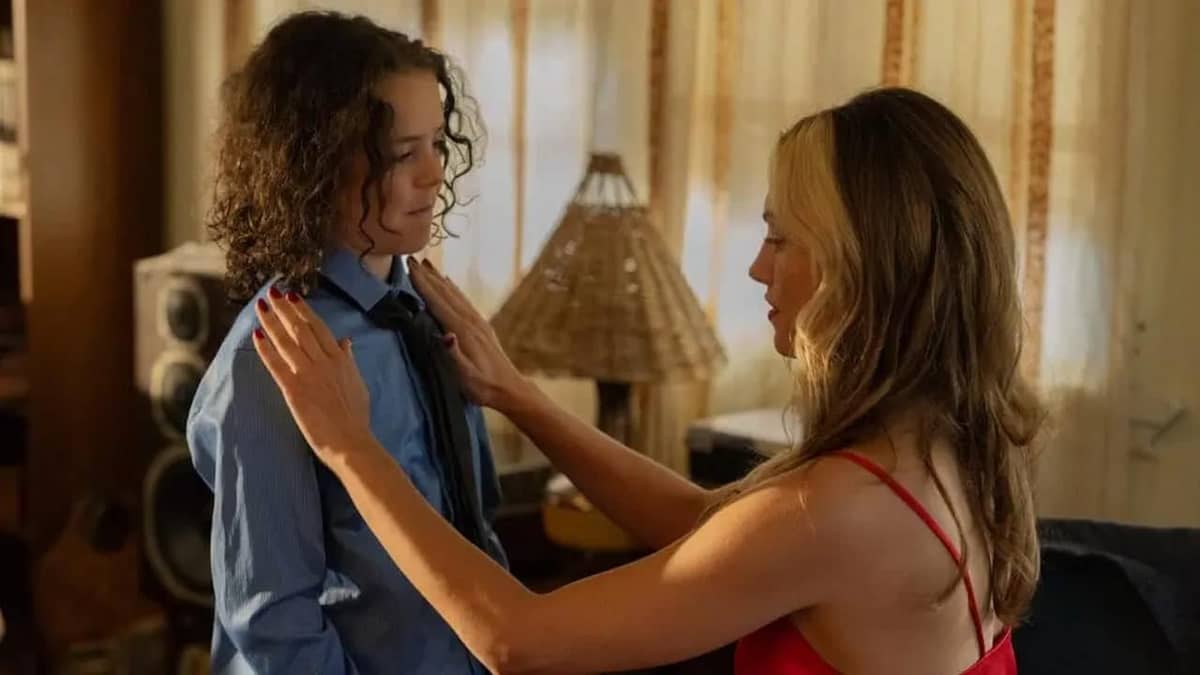 Garoto devora universo série