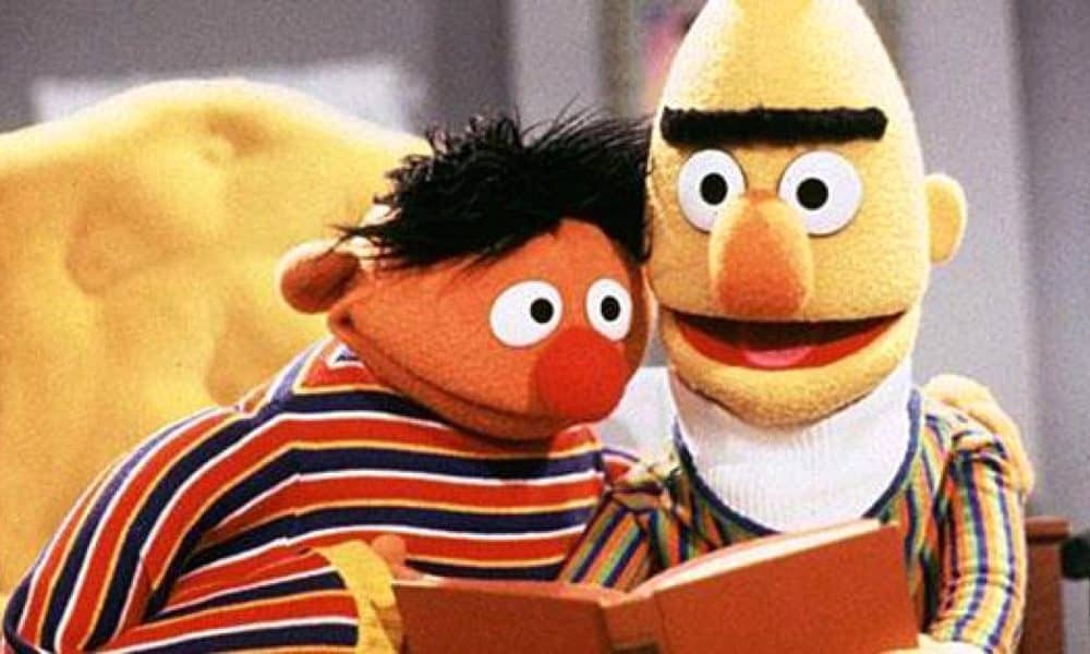 Vila Sésamo | Roteirista revela que personagens formam um casal homossexual