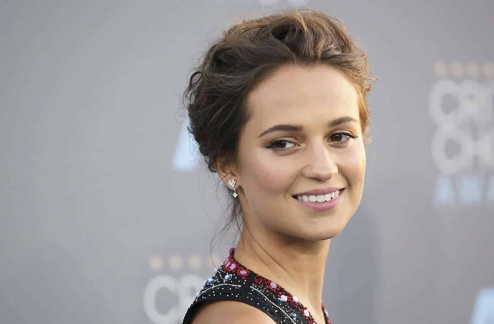 Alicia Vikander A nova Lara Croft e estrela de dramas intensos