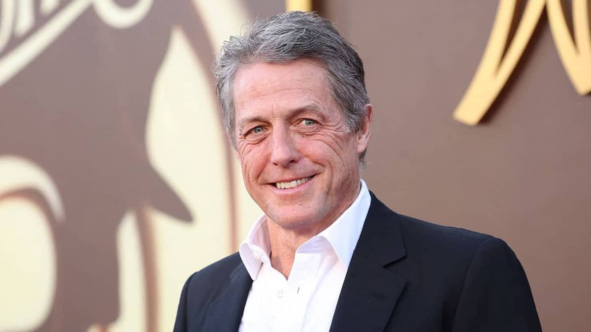 Hugh Grant: O rei das comédias românticas que sempre encanta