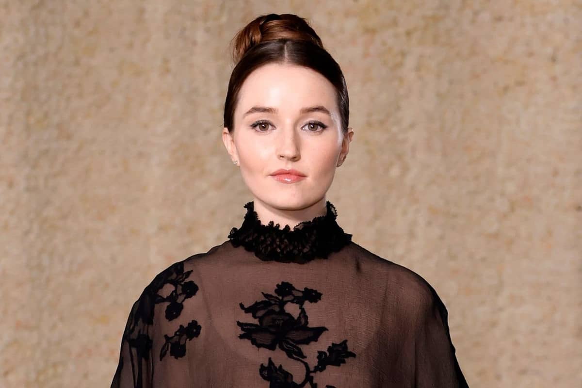 Kaitlyn Dever: Do humor ao drama, uma atriz que não conhece limites