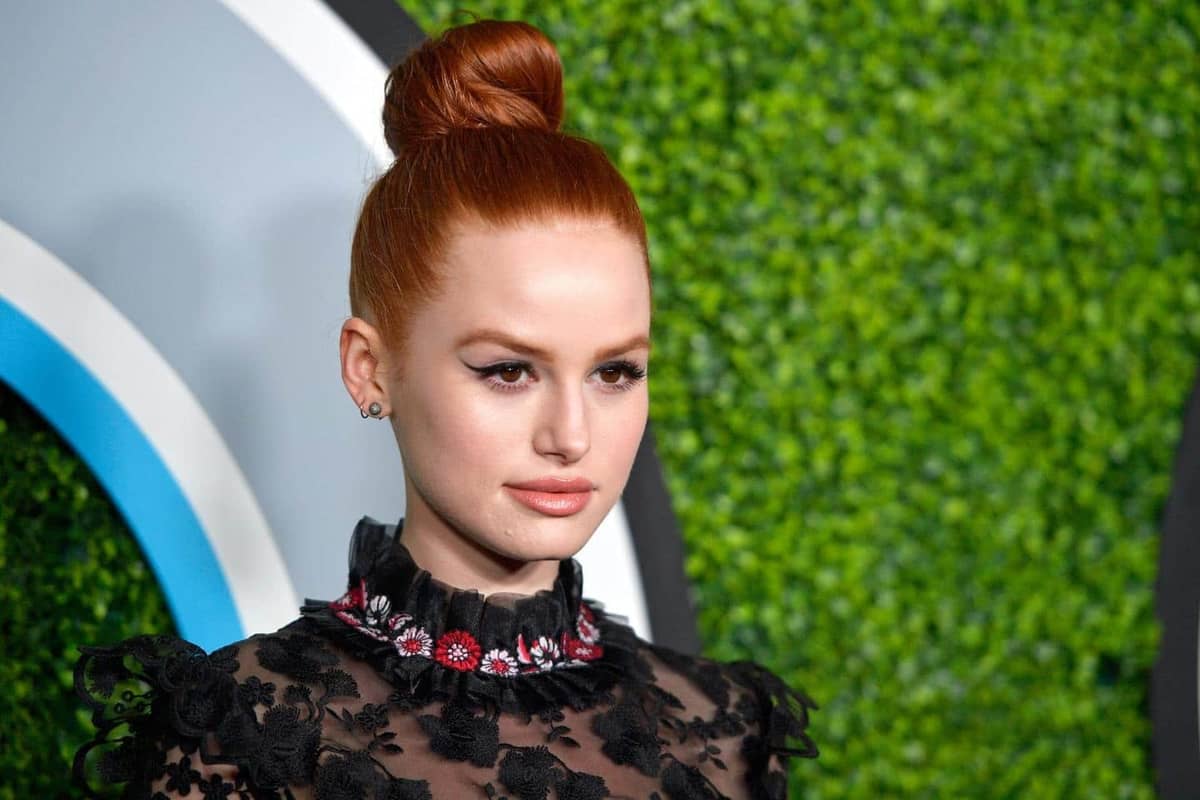 Madelaine Petsch: O magnetismo por trás de Cheryl Blossom em Riverdale