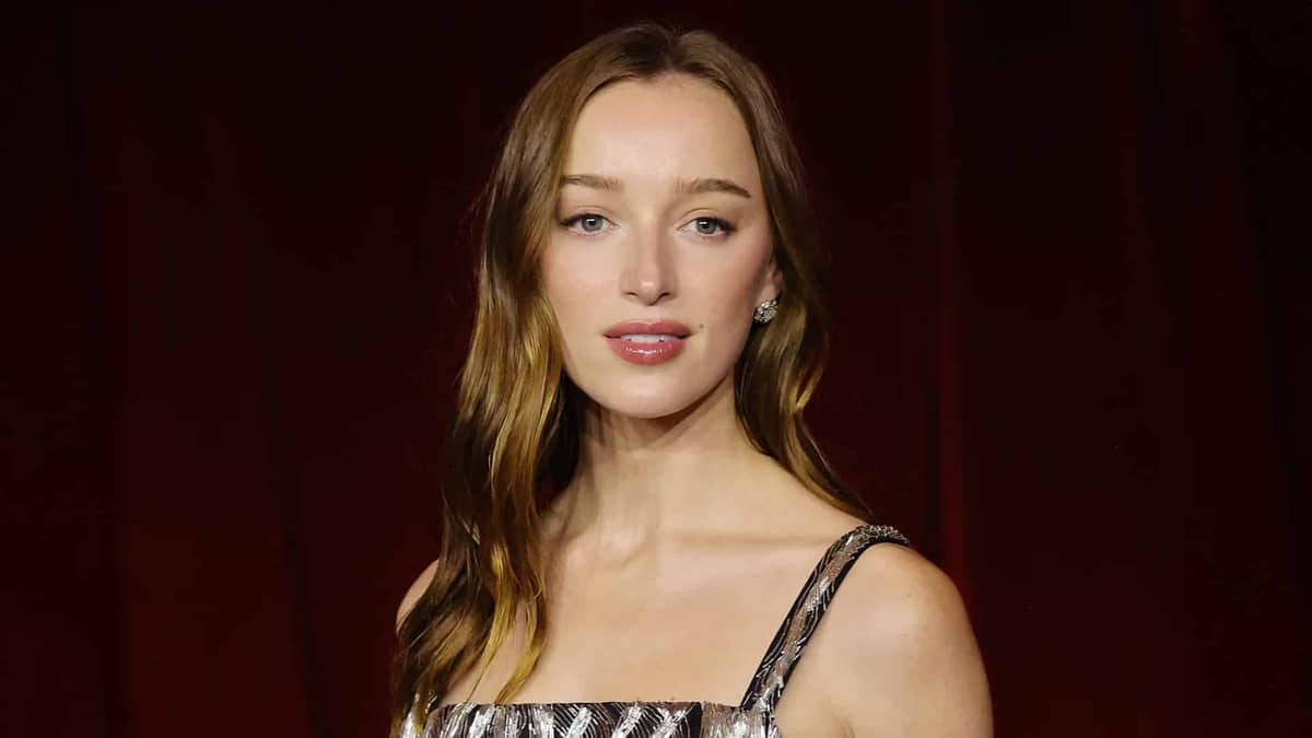 Phoebe Dynevor: A protagonista de Bridgerton que conquistou o coração do público