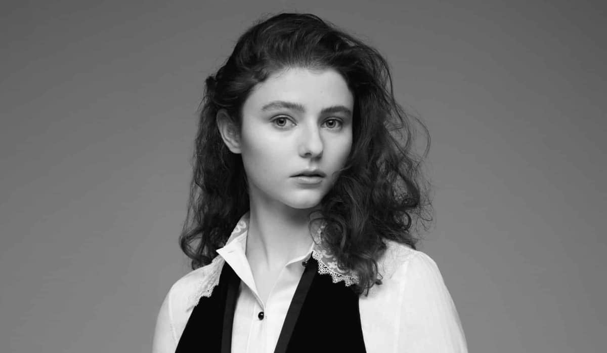 Thomasin McKenzie: A delicadeza que transforma histórias em joias cinematográficas