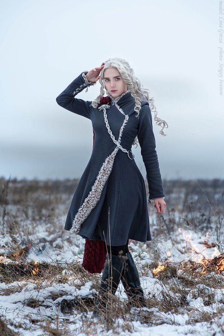 Cosplayer faz fotos como Daenerys usando trajes da 7ª temporada de Game of Thrones