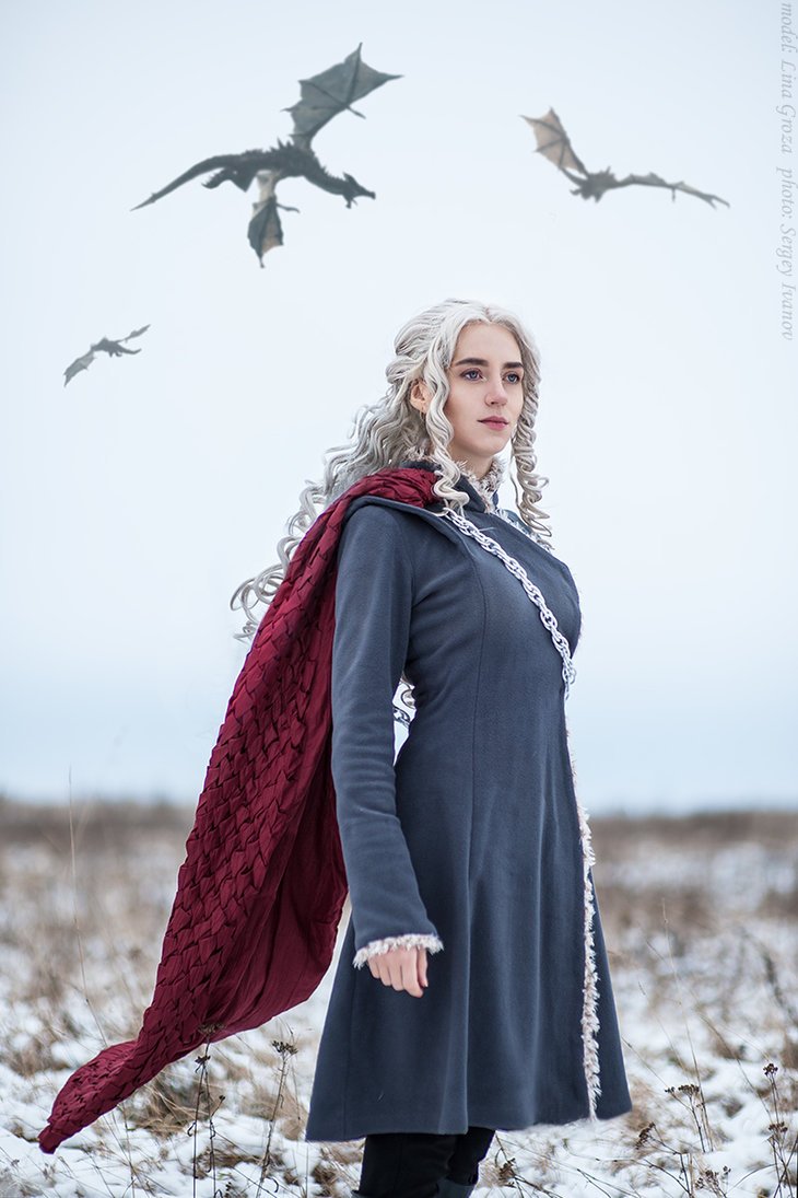 Cosplayer faz fotos como Daenerys usando trajes da 7ª temporada de Game of Thrones