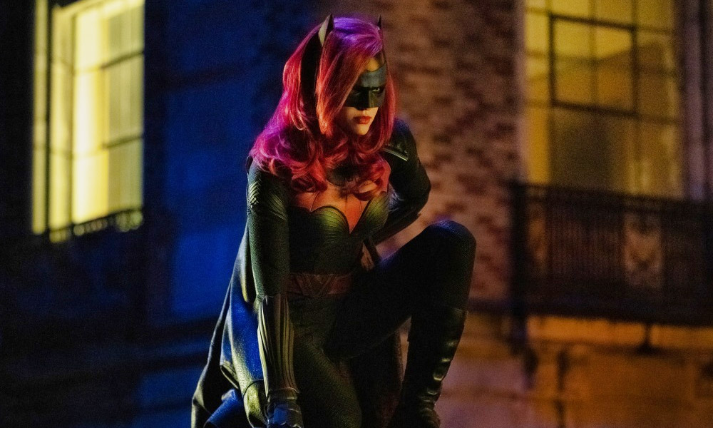 elseworlds-batwoman-nova-foto.jpg