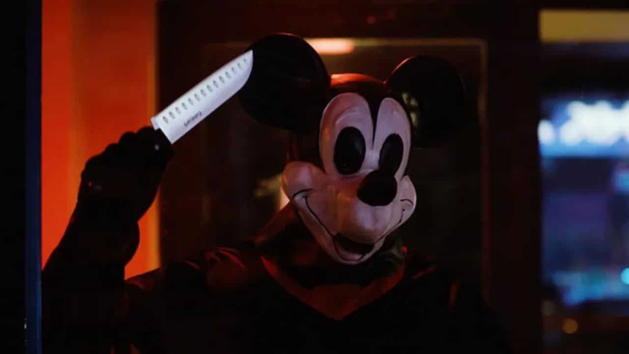 Filme de terror com Mickey Mouse ganha trailer de ARREPIAR; assista se tiver coragem!